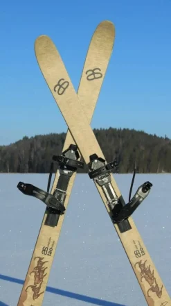 Altai liukulumikenkä Tao 165 + Pivot siteet