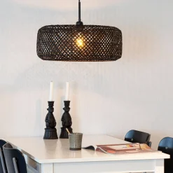 By Rydéns Aira riippuvalaisin musta