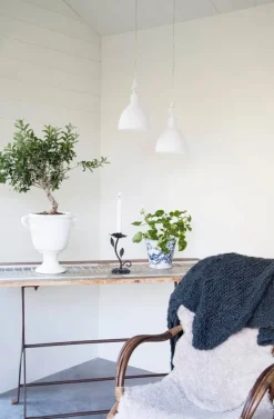 By Rydéns ikkunavalaisin Bazar hiekanvalkoinen