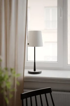 By Rydéns pöytävalaisin Lumi mattamusta/valkoinen