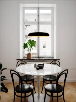 By Rydéns riippuvalaisin Shelby musta