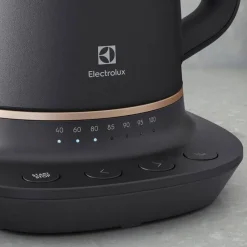 Electrolux vedenkeitin Explore 7 musta