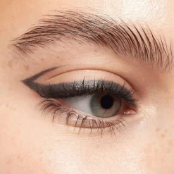 Essence Rajauskynä 15