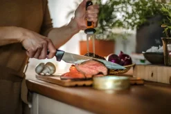 Fiskars Functional Form paistiveitsi 21 cm