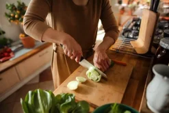 Fiskars Functional Form Santoku veitsi 16 cm