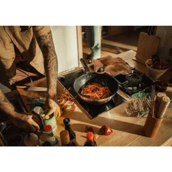 Fiskars Functional Form wokkipannu 28 cm