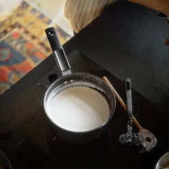 Fiskars Hard Face Kasari 2,5 l kannella