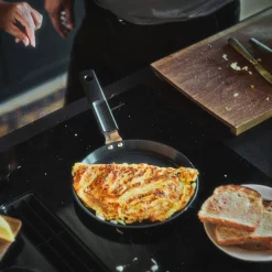 Fiskars Hard Face ohukais- /omelettipannu 22 cm