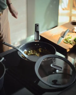 Fiskars Hard Face paistokasari 26 cm kannella