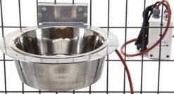 Jämpti lämmitettävä kuppi tarhan sisäpuolelle