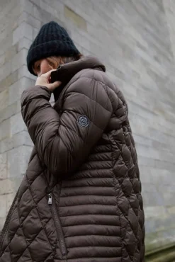 Junge untuvatakki Karoline