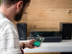 Lenco vinyylilevysoitin + kaiuttimet LS-300  musta