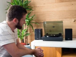 Lenco vinyylilevysoitin + kaiuttimet LS-300  musta