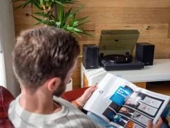 Lenco vinyylilevysoitin + kaiuttimet LS-300  musta