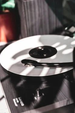 Lenco vinyylilevysoitin + kaiuttimet LS-300  musta