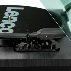 Lenco vinyylilevysoitin + kaiuttimet LS-300  musta