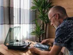 Lenco vinyylilevysoitin LS-10 musta