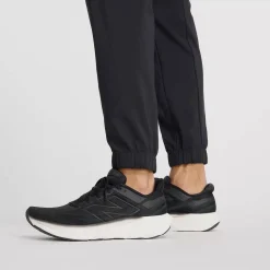 New Balance treenihousut Sport Essentials Woven Jogger