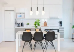 Sessak Raven riippuvalaisin musta