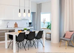 Sessak Raven riippuvalaisin musta