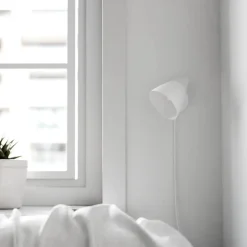 Sessak seinävalaisin Orion valkoinen