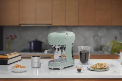 Smeg espressokeitin ECF02PGEU pastellinvihreä