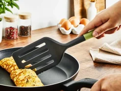 Tefal paistolasta leikkuureunalla Essential 2in1