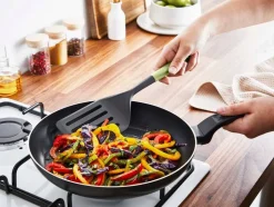 Tefal paistolasta leikkuureunalla Essential 2in1