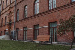 Varax penkki Frida, mustalla rungolla