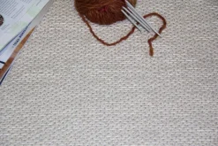 VM-Carpet Aho 72 beige, kapea pellavakantti 160*230 cm