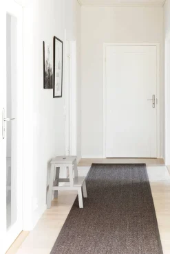 VM-Carpet Barrakuda 9371 antrasiitti,  80*150 cm, kantti 38