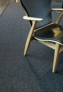 VM-Carpet Esmeralda 79 musta, 80*200 cm, kantti 020 B