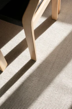 VM-Carpet Esmeralda 71 valkoinen, Ø 133 cm, kantti 009 B