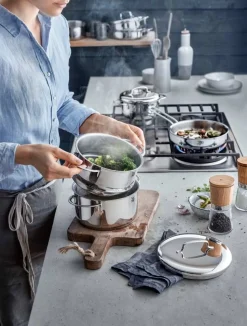 WMF Mini kattila 1,5 L höyrytyskorilla ja kannella