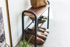 Yamazaki kenkäteline kannella Tower musta