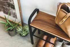 Yamazaki kenkäteline kannella Tower musta