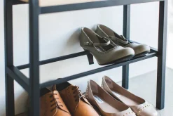 Yamazaki kenkäteline kannella Tower musta