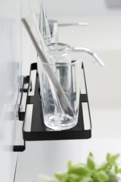 Yamazaki kylpyhuoneen hylly Tower musta