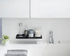 Yamazaki kylpyhuoneen hylly Tower musta