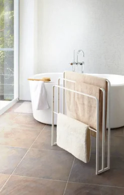 Yamazaki kylpypyyheteline Tower valkoinen