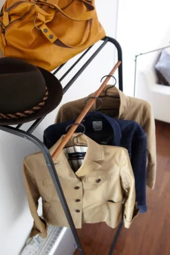 Yamazaki vaateteline musta