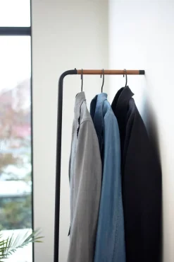 Yamazaki Vaateteline Tower Slim musta