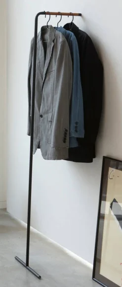 Yamazaki Vaateteline Tower Slim musta